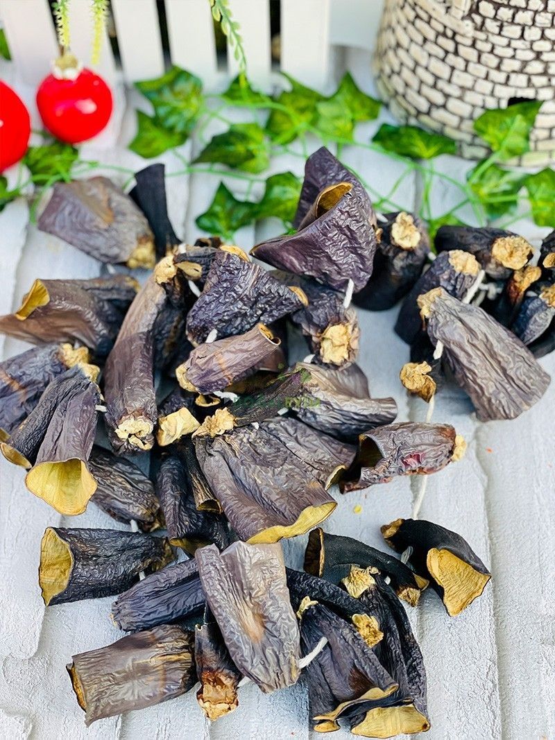 Doğal Kurutulmuş Dolmalık Patlıcan – 1 Bağ (45–50 Adet)